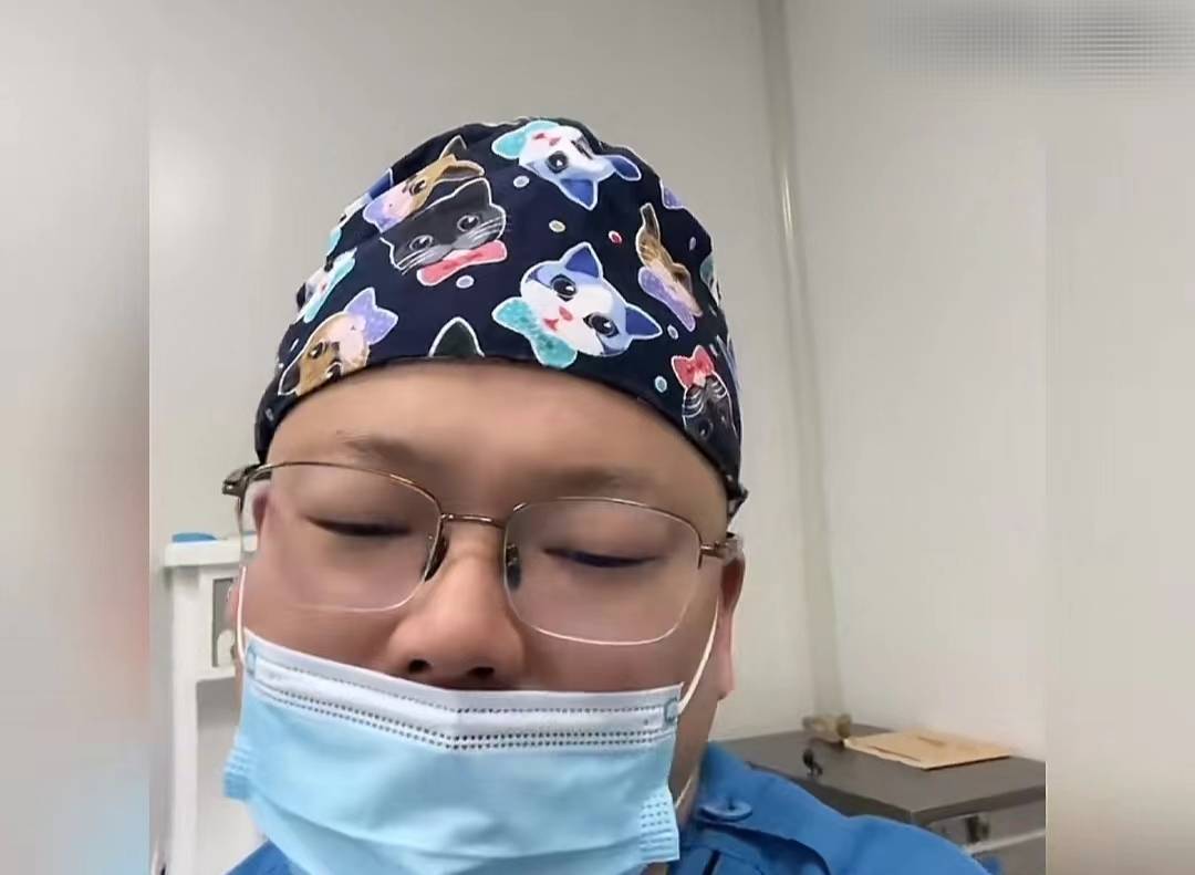 翻车！百万网红医生账号被封，自编自导抢救环节，被曝曾骗财骗色
