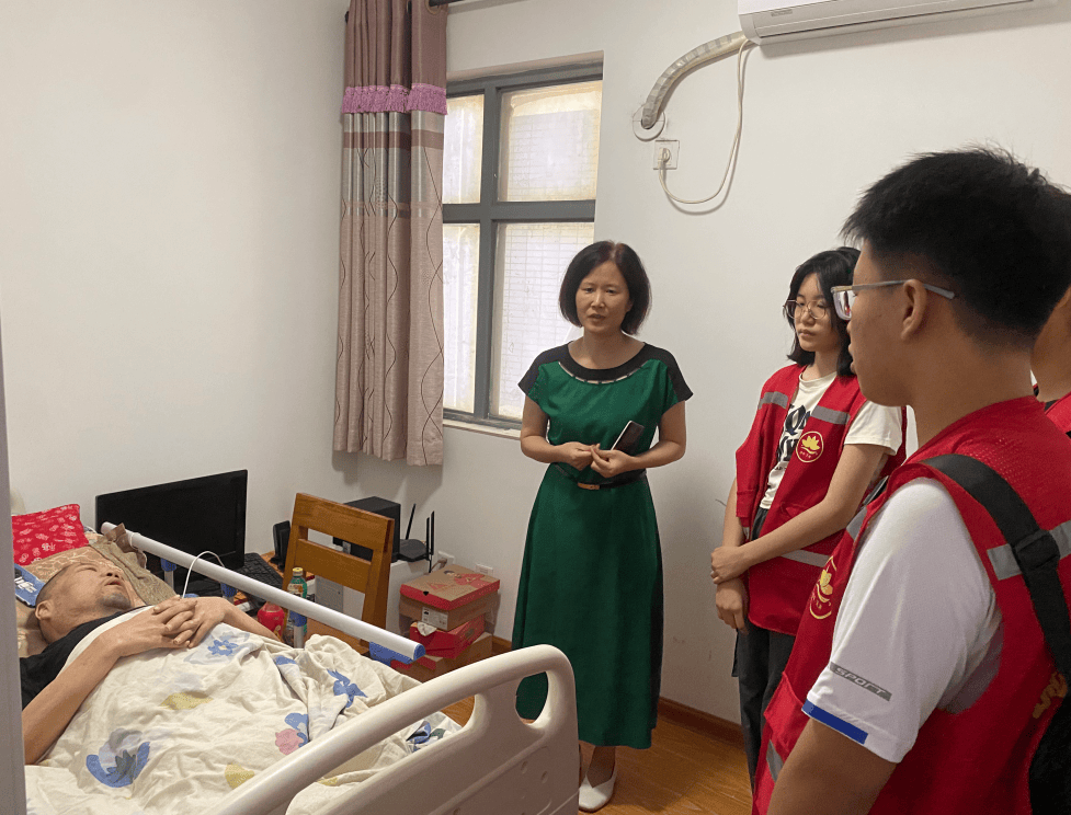 行动中的温暖 成长中的光芒